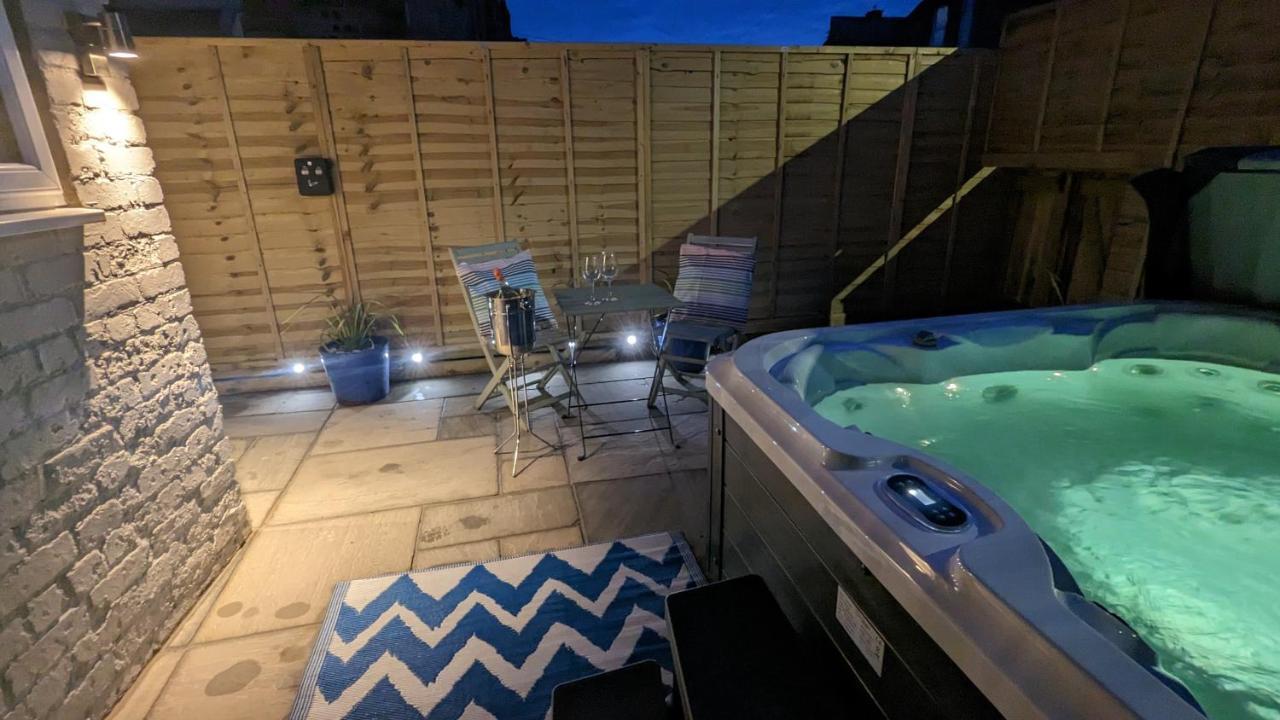 Seaside Escapes - With Relaxing Hot Tub! Villa Scarborough Exterior photo